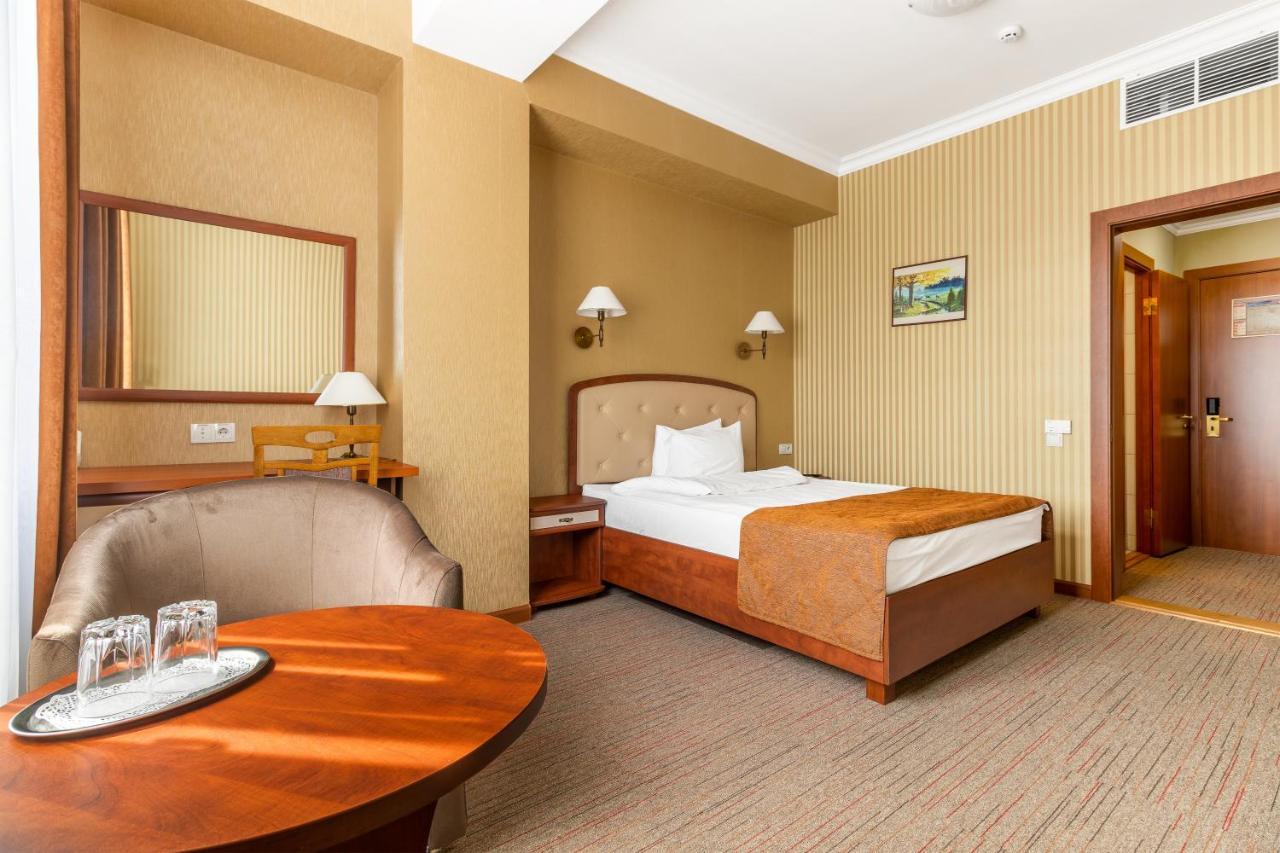 Regency Hotel Chişinǎu Buitenkant foto