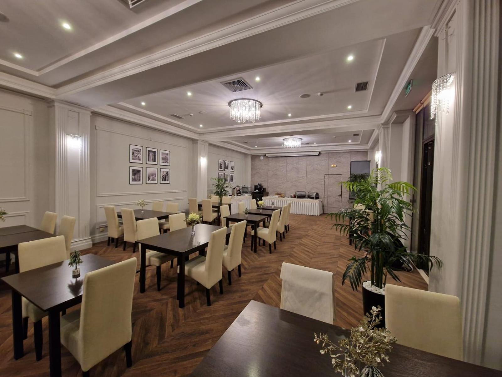 Regency Hotel Chişinǎu Buitenkant foto