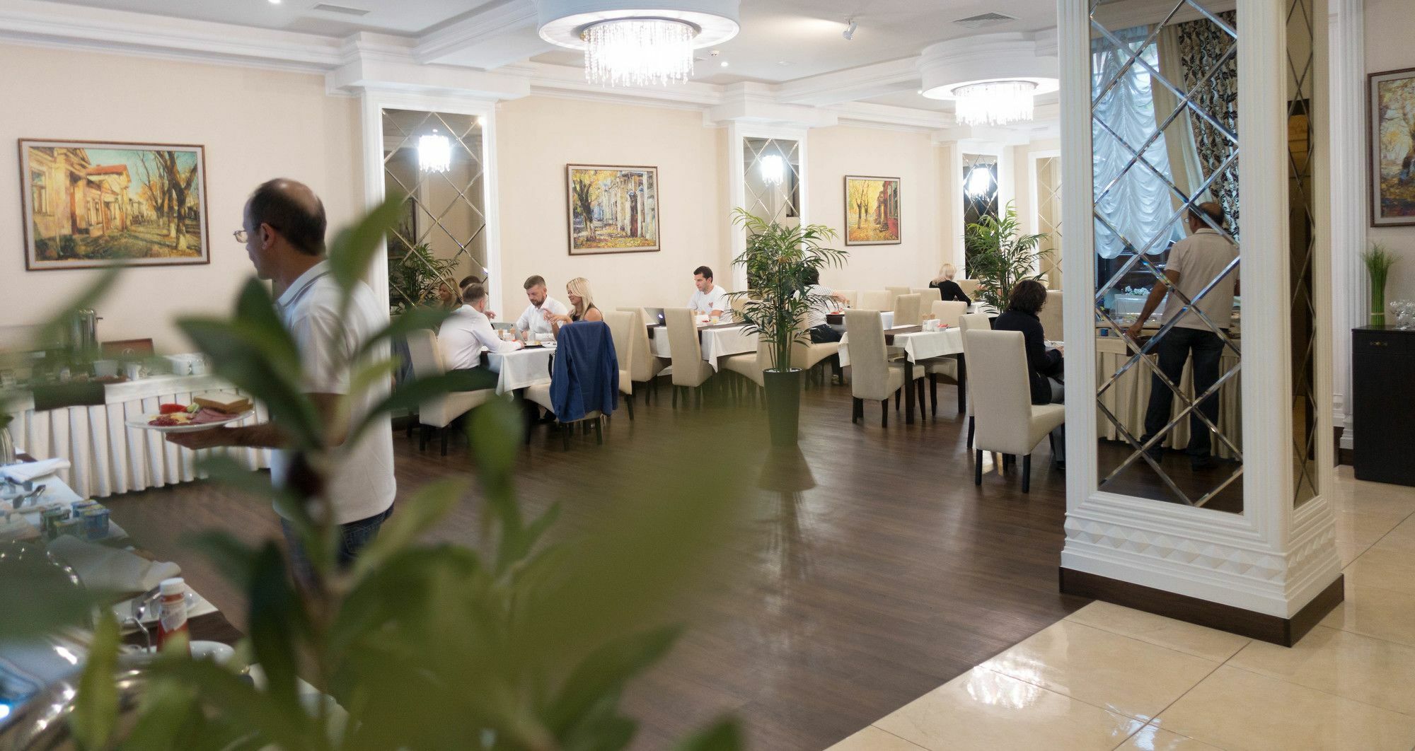 Regency Hotel Chişinǎu Buitenkant foto